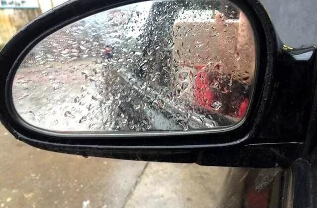 汽車車窗跟后視鏡要不要安裝雨眉防水? 汽車車窗跟后視鏡要不要安裝雨眉防水?